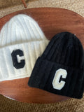 Bonnet “C” en Angora - blanc